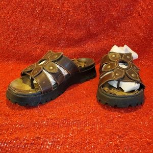 Vintage 90's Faded Glory faux leather platform thongs.